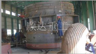        廢鋼料(liào)籃的制造 大件(jiàn)公司發運碼頭(tóu)     廢鋼料籃調試(shì) 大件公司發運(yùn)碼頭        料籃成品(pǐn)待檢 廢鋼料籃(lán)在上海港待裝(zhuang)船